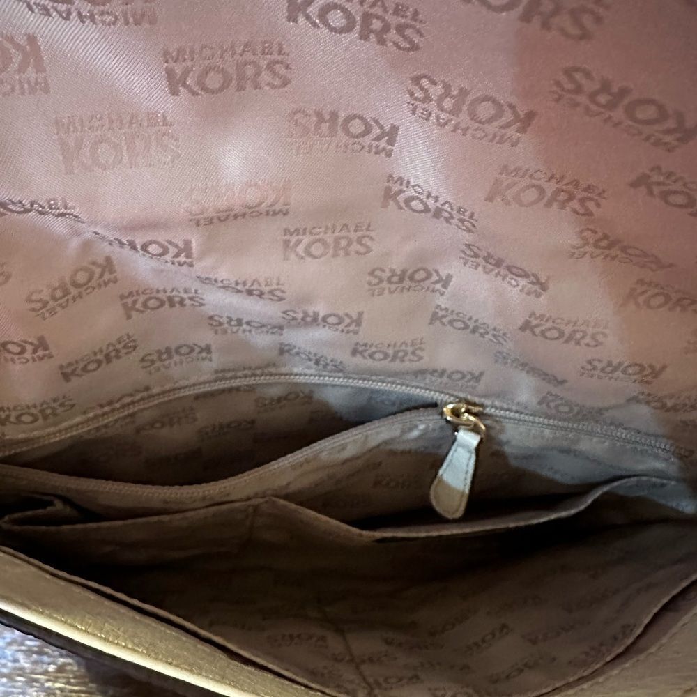 Michael Kors Cream Envelope Bag - Picture 8 of 10